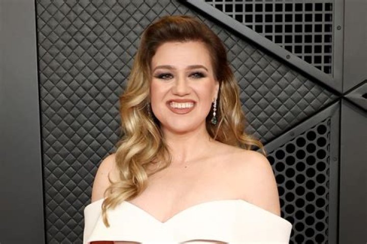 Unlocking The Truths Behind Kelly Clarkson's Height